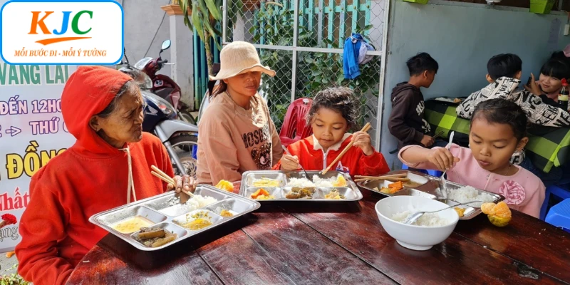 KJC tổ chức chương trình bữa cơm 0 đồng tại HCM