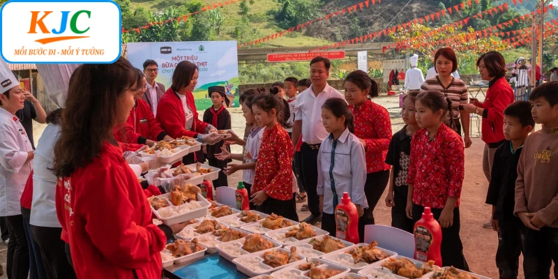 Một Triệu Bữa Cơm Có Thịt: Hoạt Động Thiện Nguyện Của KJC