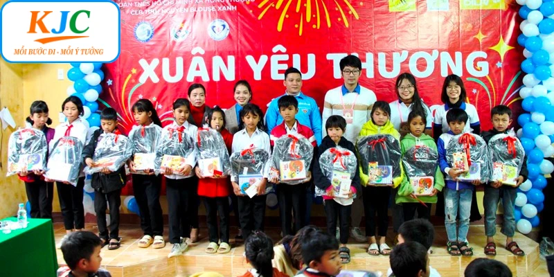Quà Tết Trẻ Em Vùng Xa - Hành Trình KJC Chia Sẻ Yêu Thương