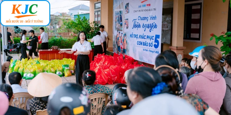 Tinh thần nhân văn từ chương trình sẻ chia sau cơn bão số 5
